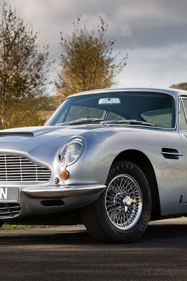 Новый автомобиль Aston Martin db5