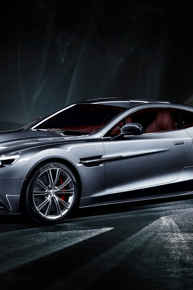 Новый автомобиль Aston Martin 2013