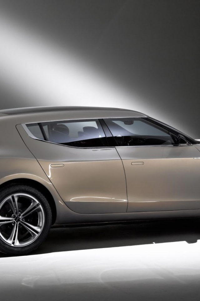 Новый автомобиль Aston Martin lagonda