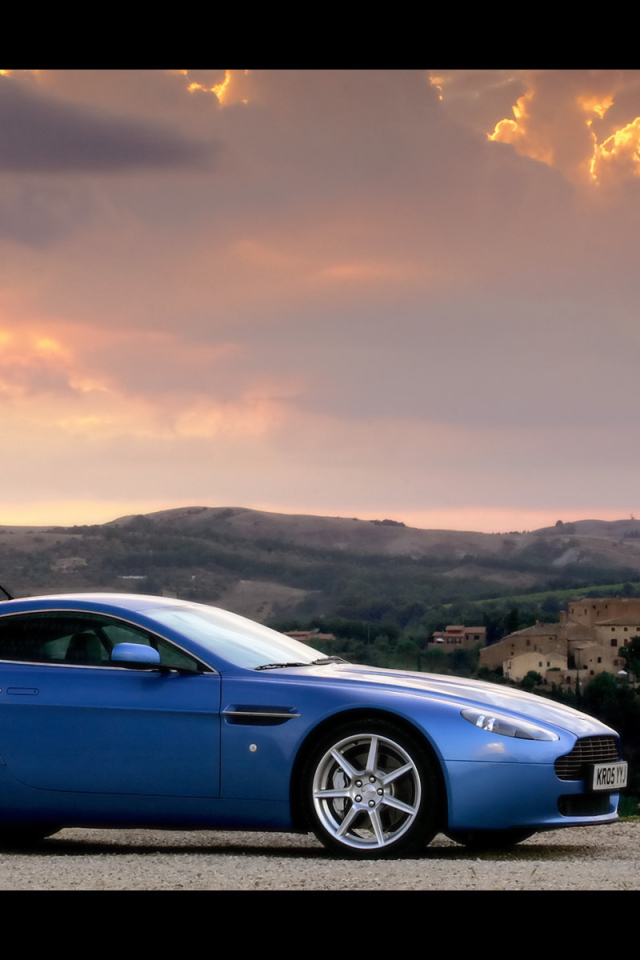 Новый автомобиль Aston Martin v8 vantage