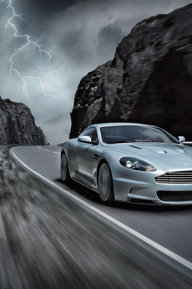 Фото автомобиля Aston Martin v12