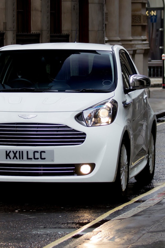 Надежный автомобиль Aston Martin cygnet