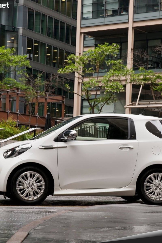 Надежная машина Aston Martin cygnet