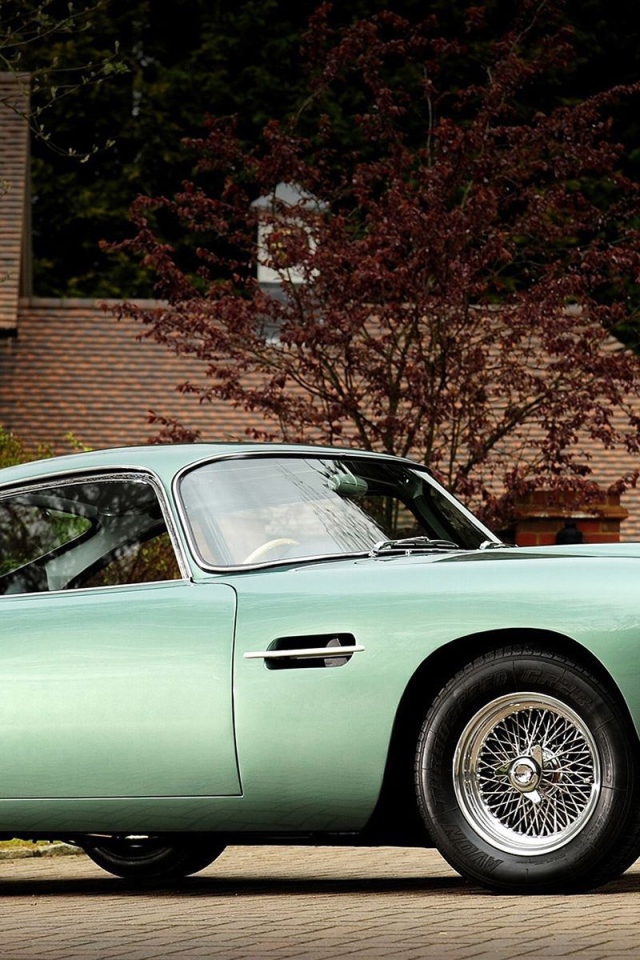 Надежная машина Aston Martin db4