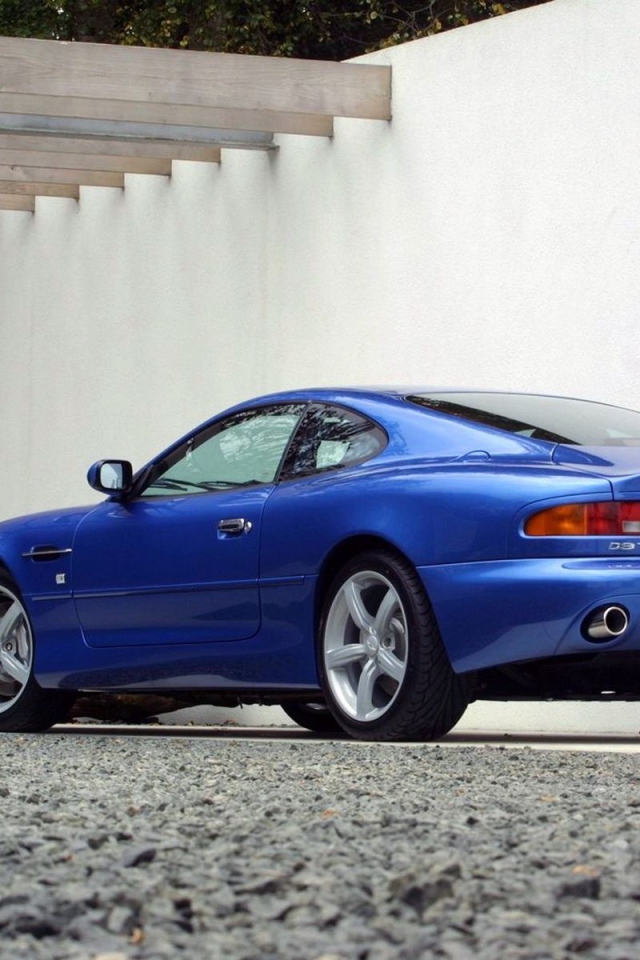 Надежный автомобиль Aston Martin db7