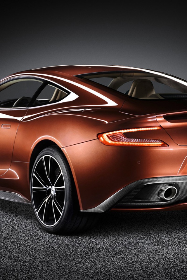 Надежная машина Aston Martin 2013