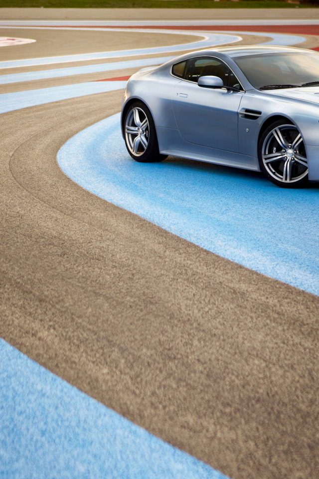 Надежная машина Aston Martin top gear