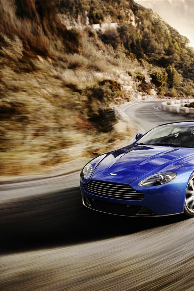 Надежный автомобиль Aston Martin v8 vantage