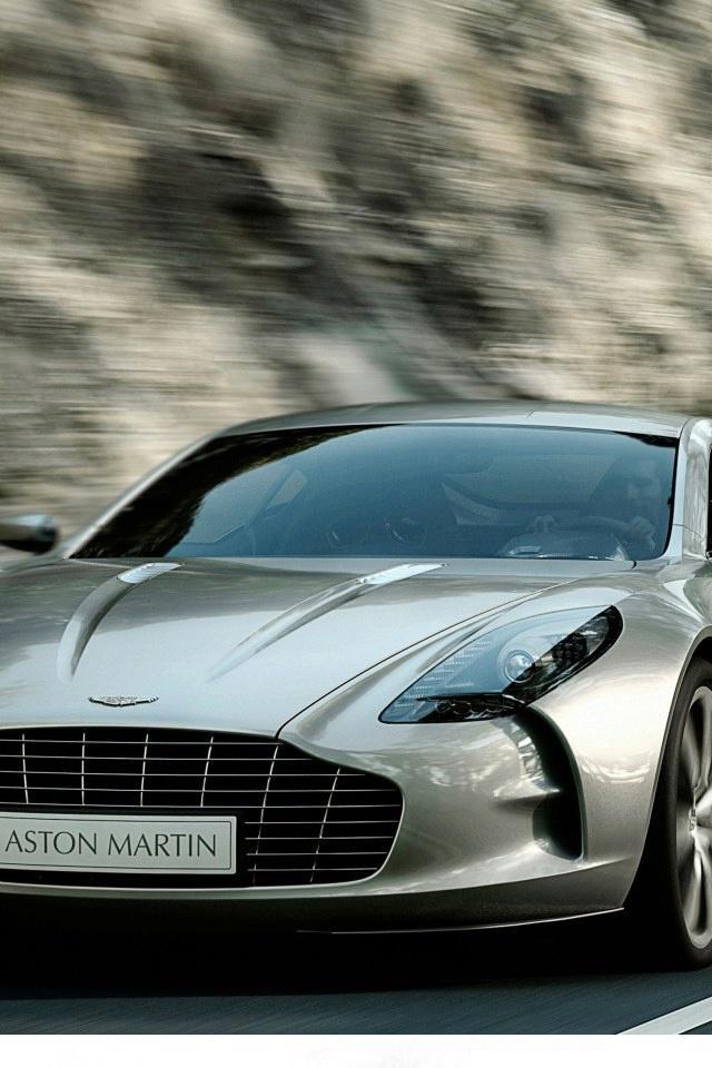 Стремительный Aston Martin one 77