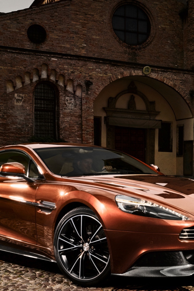 Новая машина Aston Martin vanquish