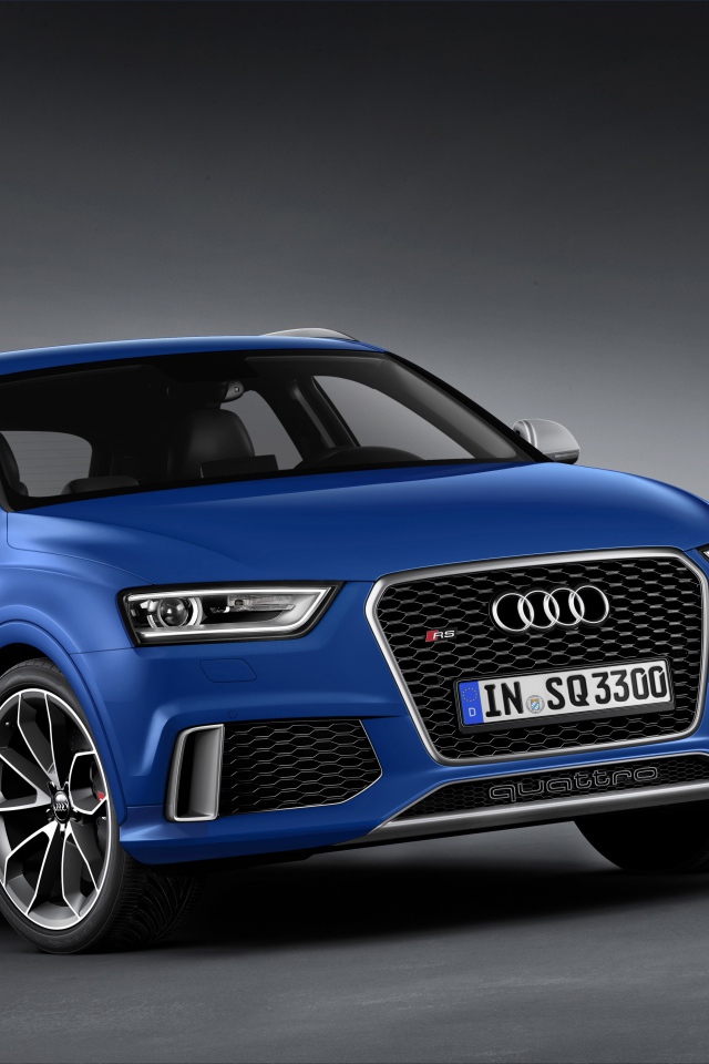 Красивый автомобиль Audi RS Q3 2014 года в Москве