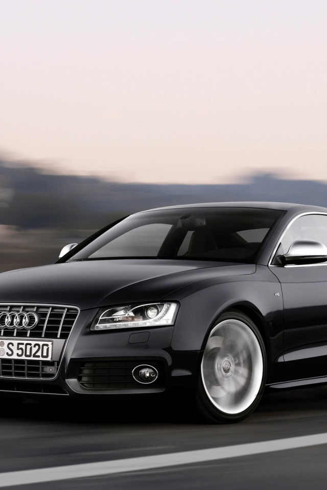 Красивый автомобиль Audi a5 в Москве