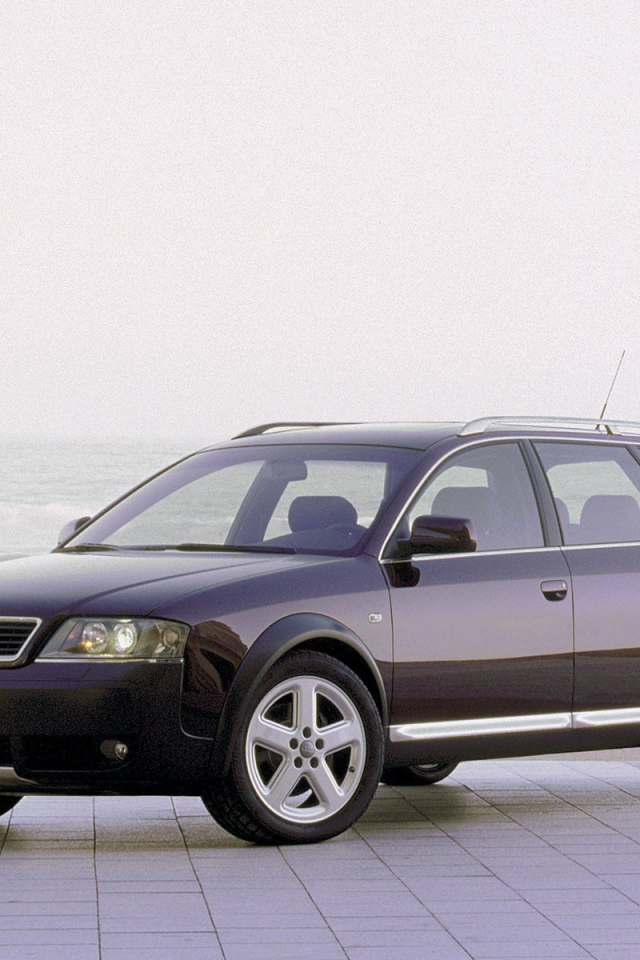 Красивый автомобиль Audi allroad в Москве