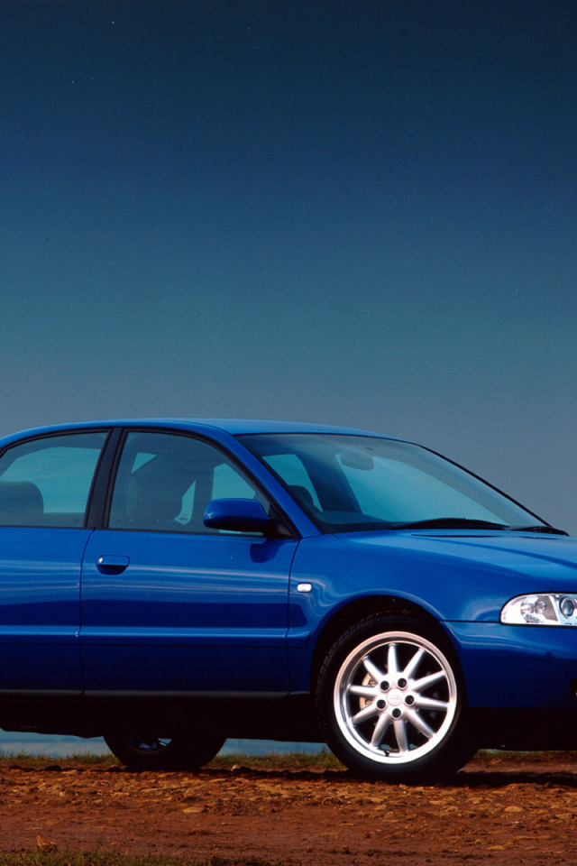 Красивый автомобиль Audi b5