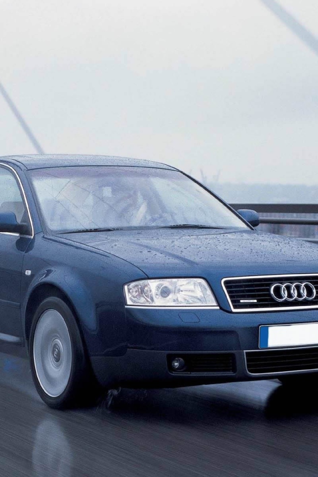 Красивый автомобиль Audi c5