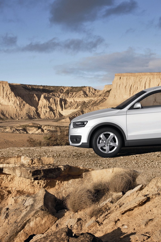 Красивый автомобиль Audi q3