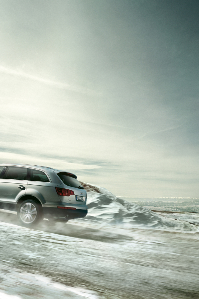 Красивый автомобиль Audi q7