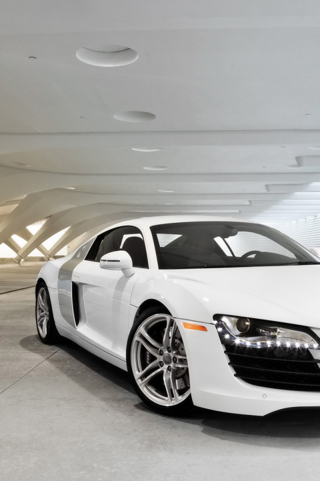 Красивый автомобиль Audi r8 в Москве