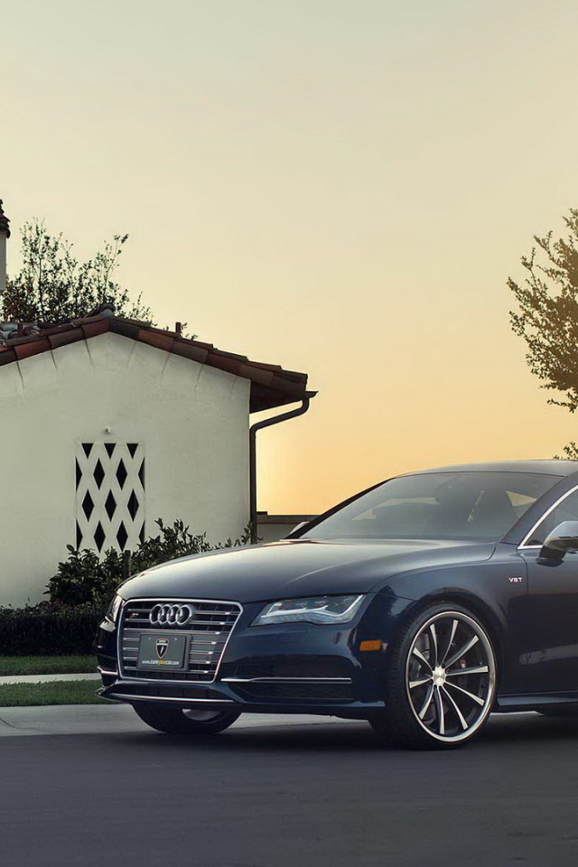 Красивый автомобиль Audi rs7