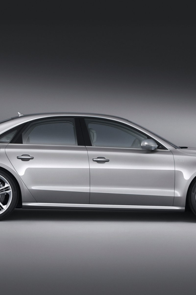 Красивый автомобиль Audi s8 в Москве