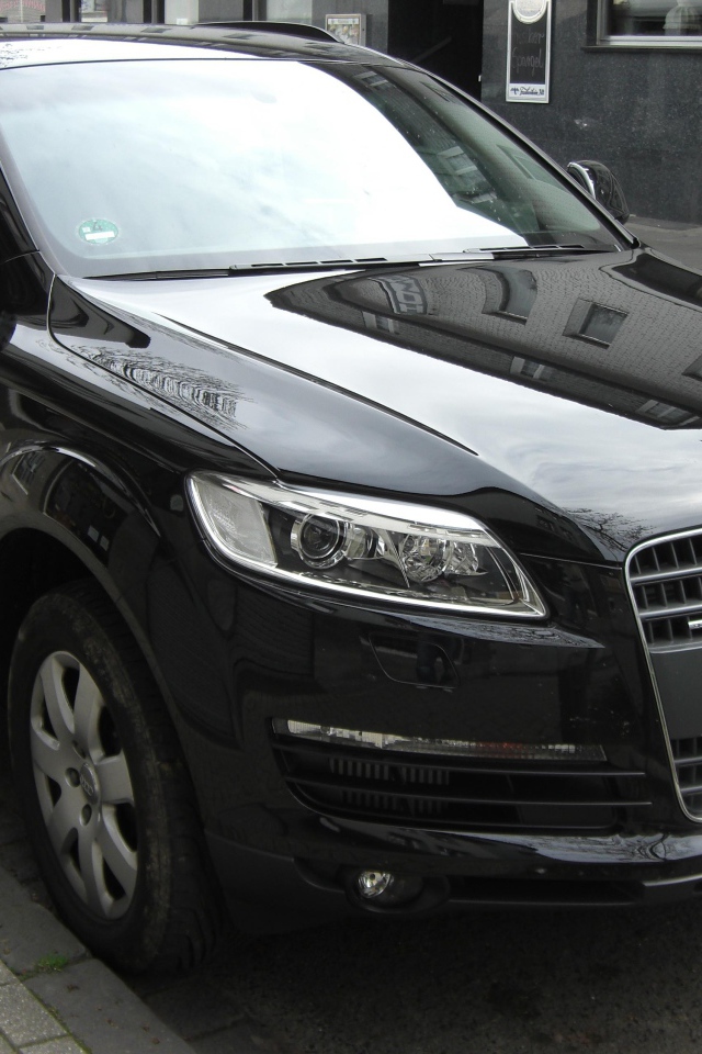 Черный Audi Q7