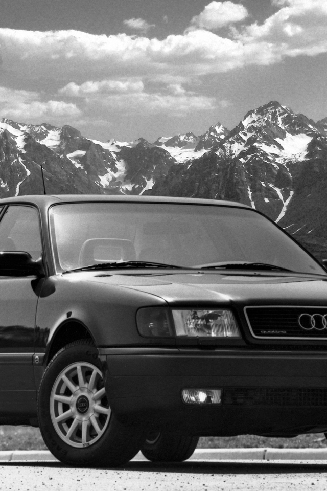 Автомобиль марки Audi модели 100