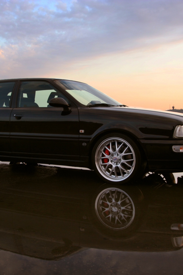 Автомобиль марки Audi модели 80