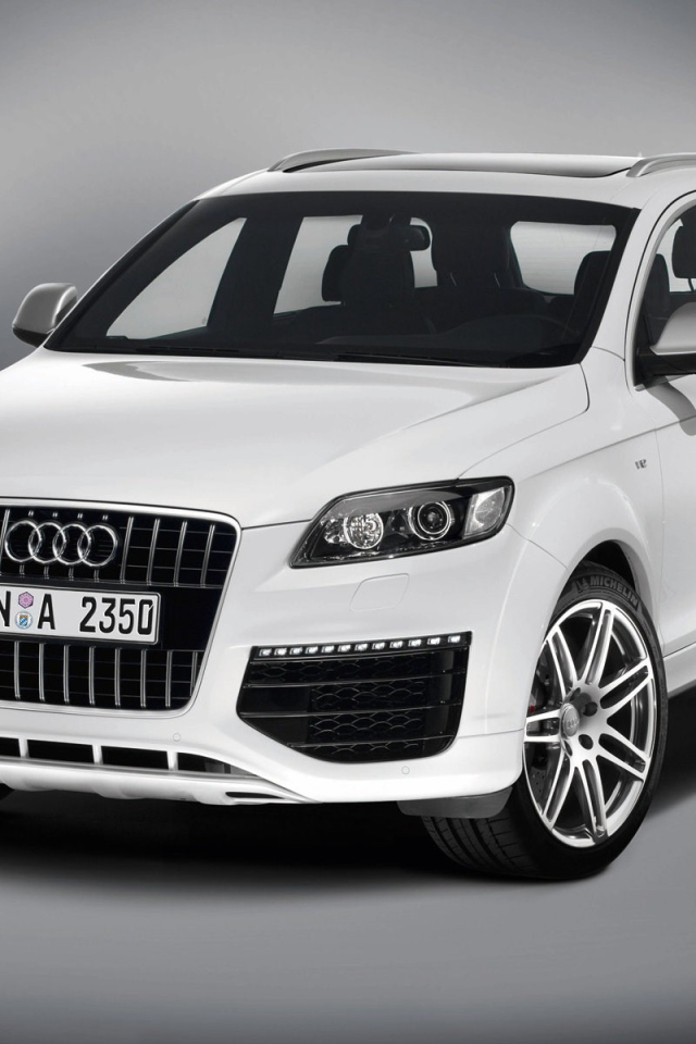 Автомобиль марки Audi модели q7