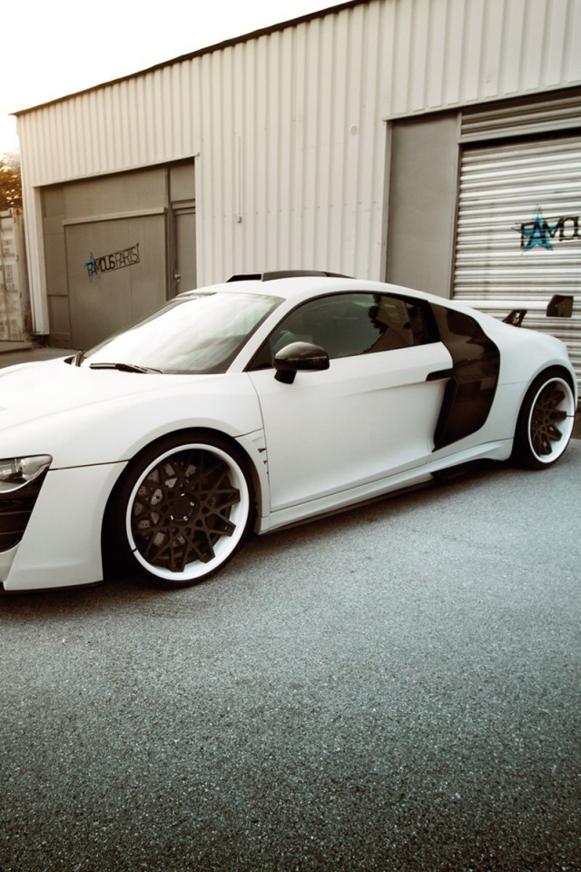 Автомобиль марки Audi модели 2014