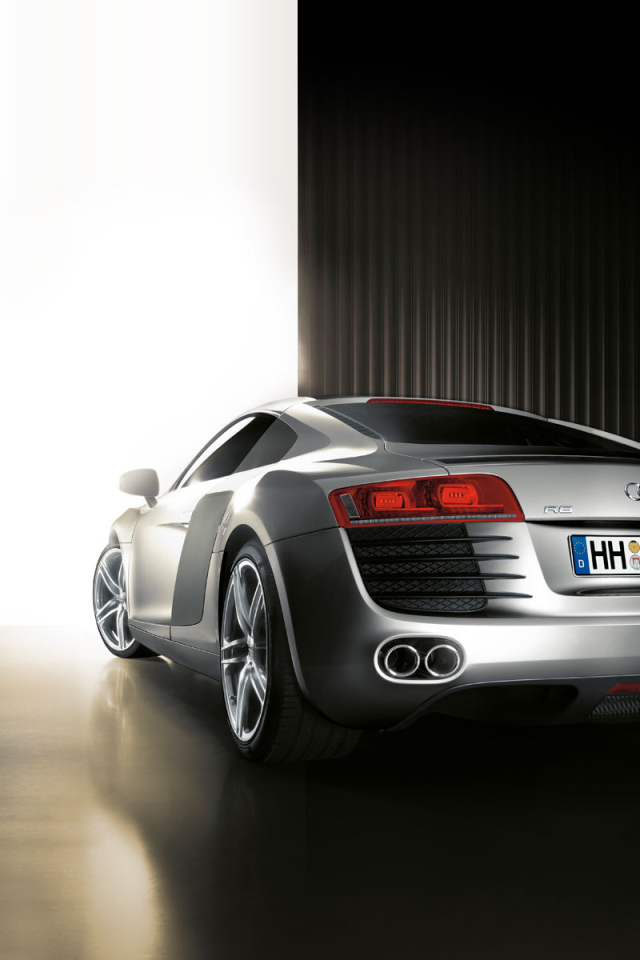 Автомобиль марки Audi модели r8