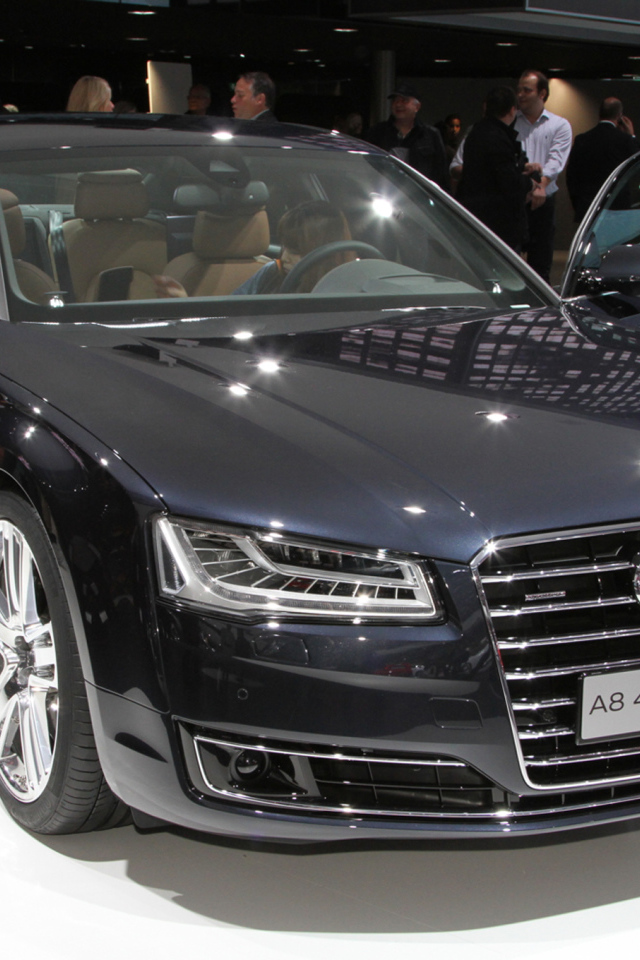 Новый автомобиль Audi A8 2014