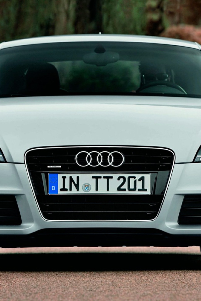 Новая машина Audi TT 2014 года