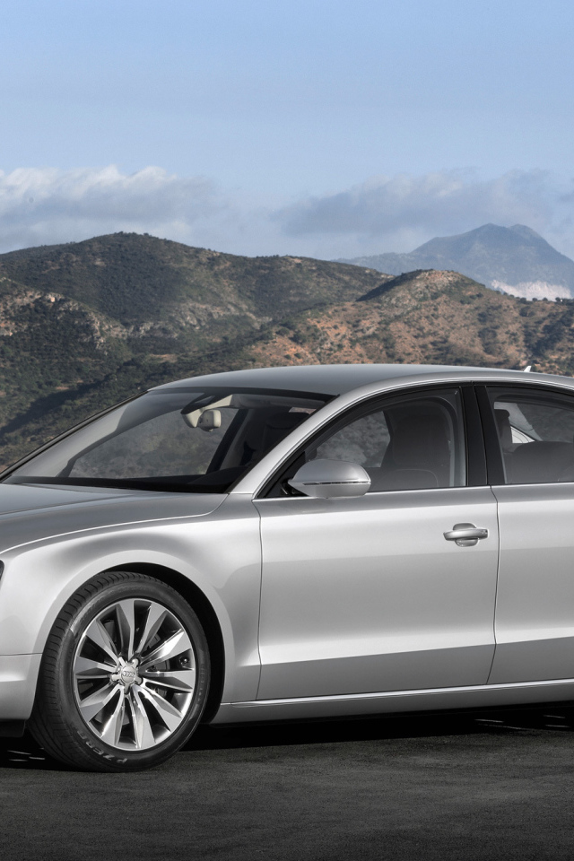 Надежная машина Audi A8 2014