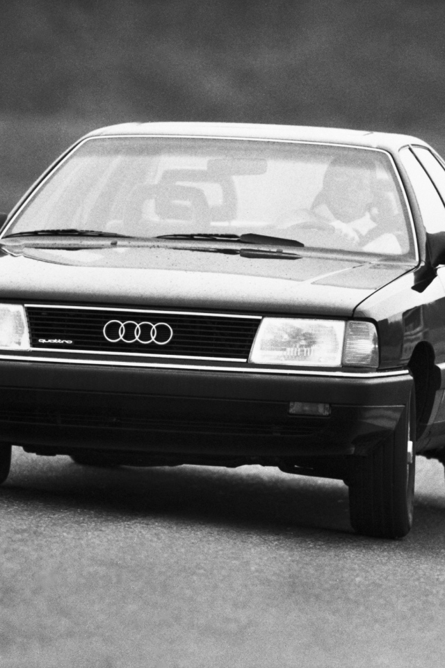 Новая машина Audi 100