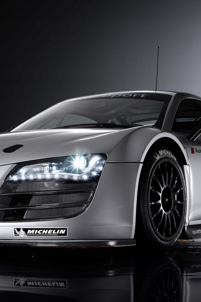 Новая машина Audi r8