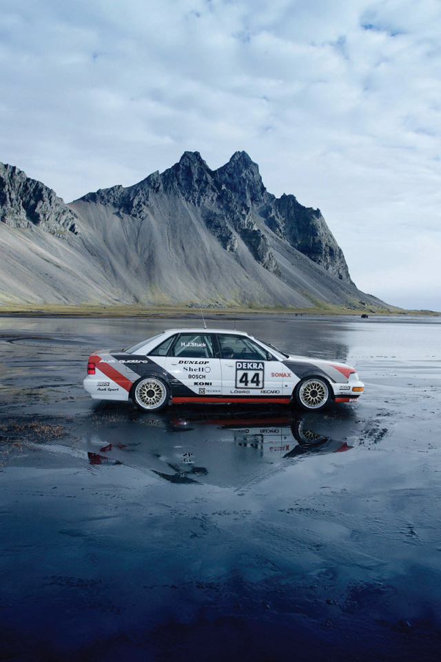 Надежная машина Audi quattro