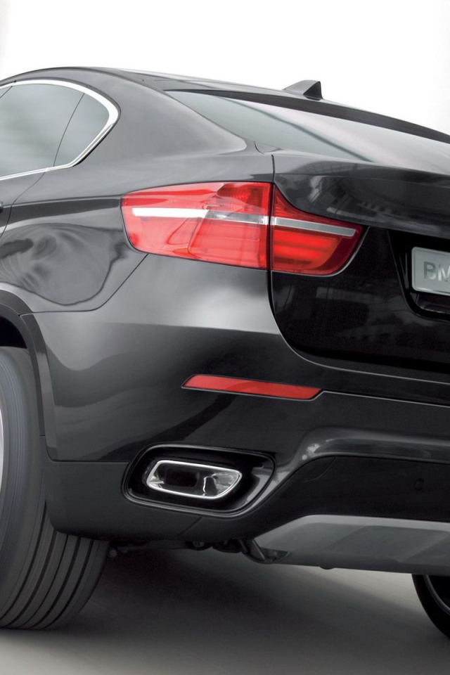 Красивый автомобиль BMW X6 2014 года года в Москве