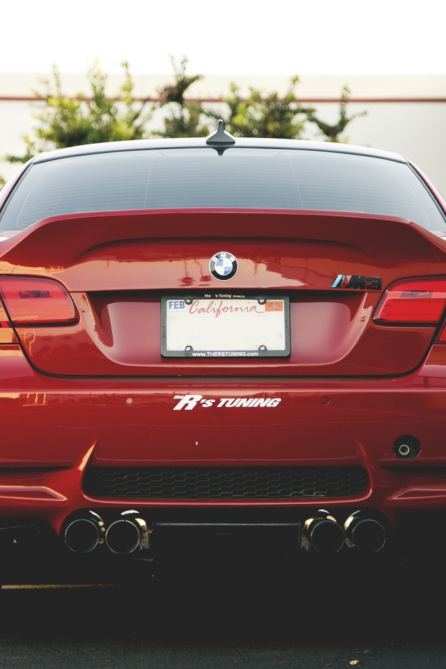 BMW на парковке