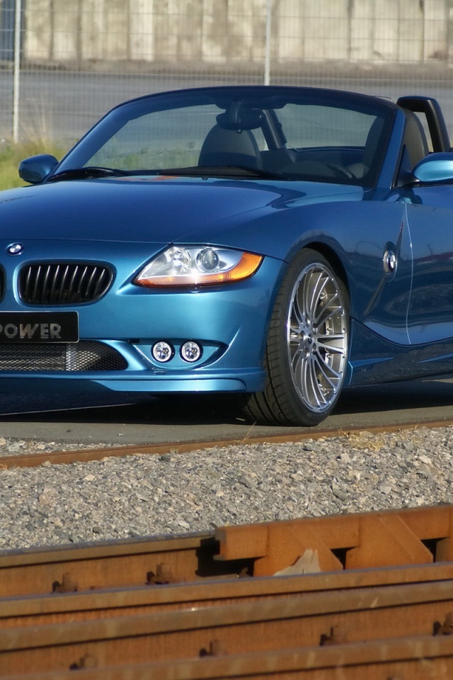 BMW у железной дороги