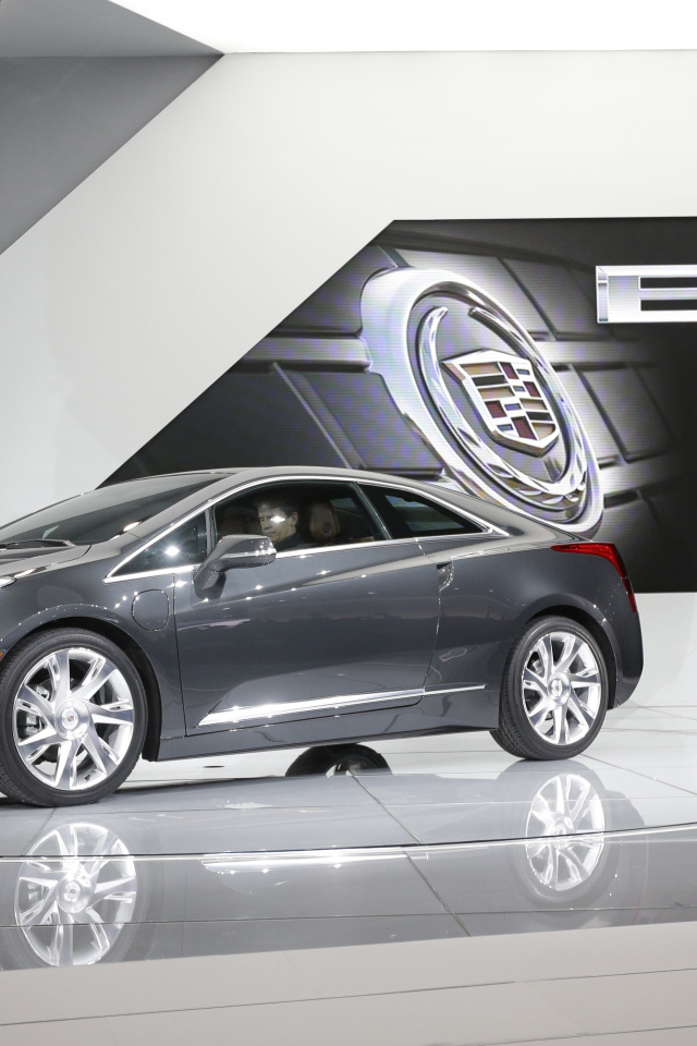 Красивый автомобиль Cadillac ERL 2014 года