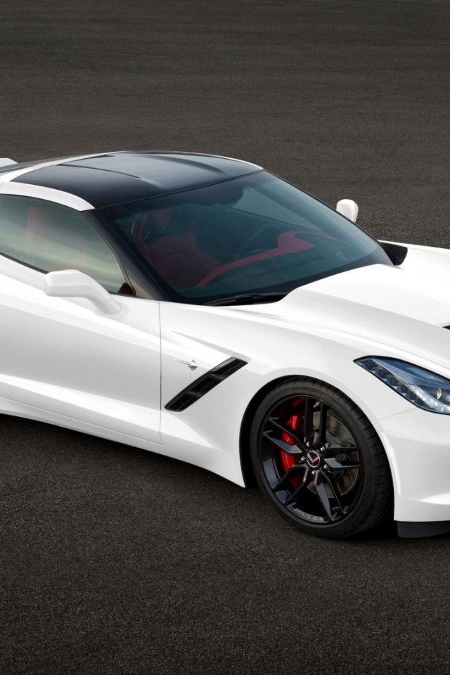 Красивый автомобиль Chevrolet Corvette 2014 года