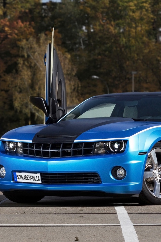 Синий Chevrolet Camaro SS