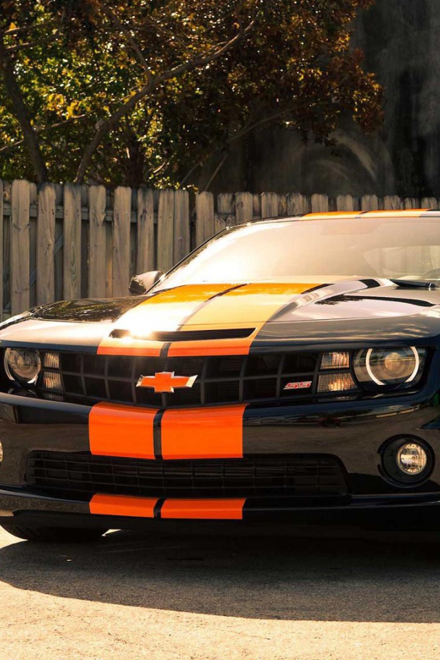 Красивый Chevrolet Camaro SS