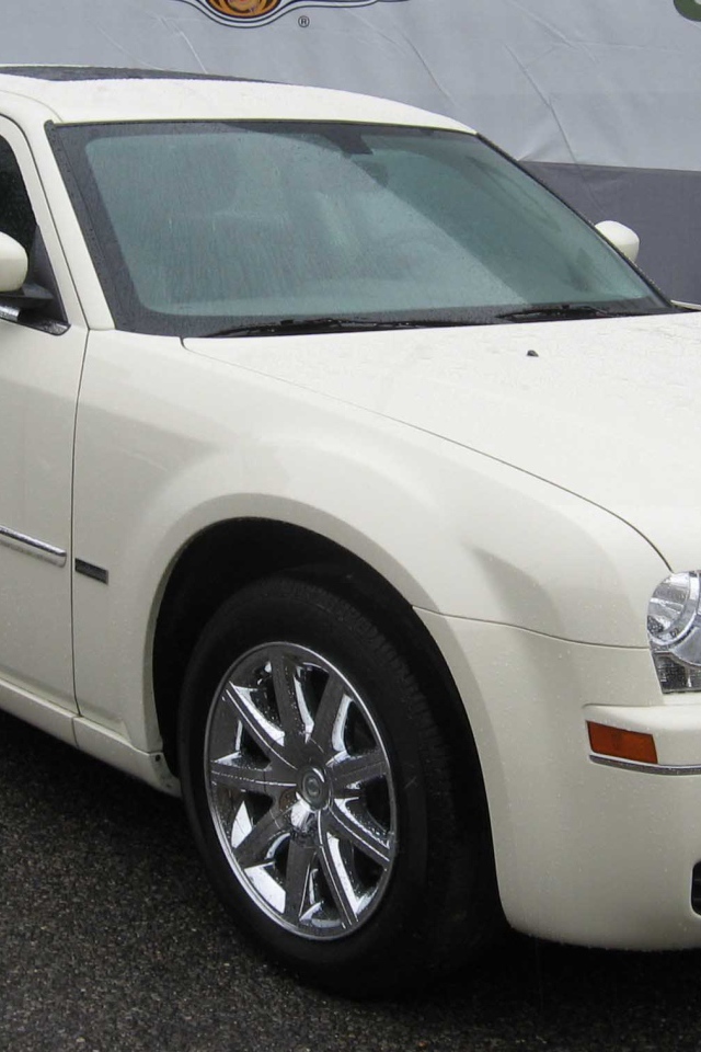 Кремовый Сhrysler 300c