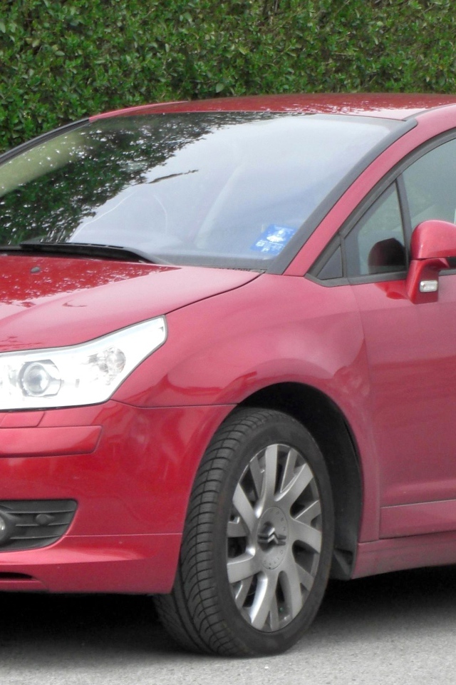 Новый красный Citroen C4