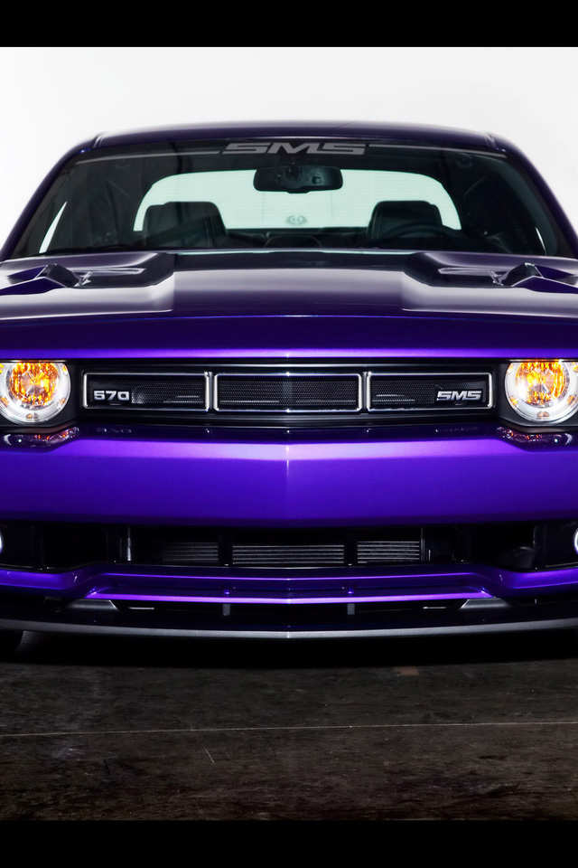 Сиреневый Dodge Challenger