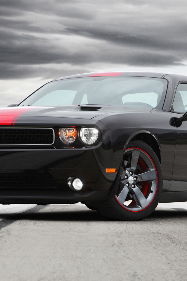 Стремительный Dodge Challenger