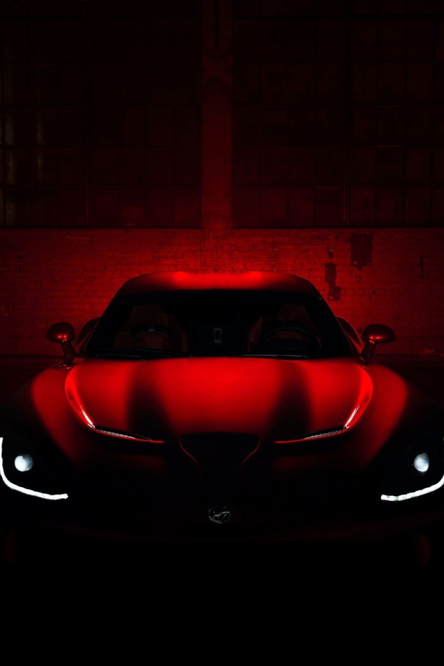 Автомобиль Додж в темноте