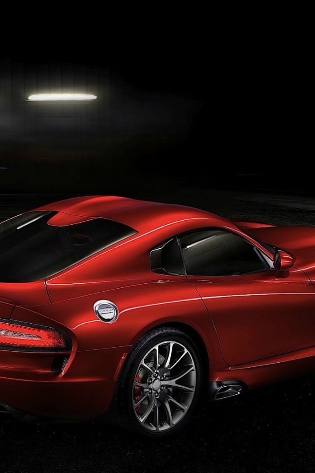 Автомобиль Додж красный