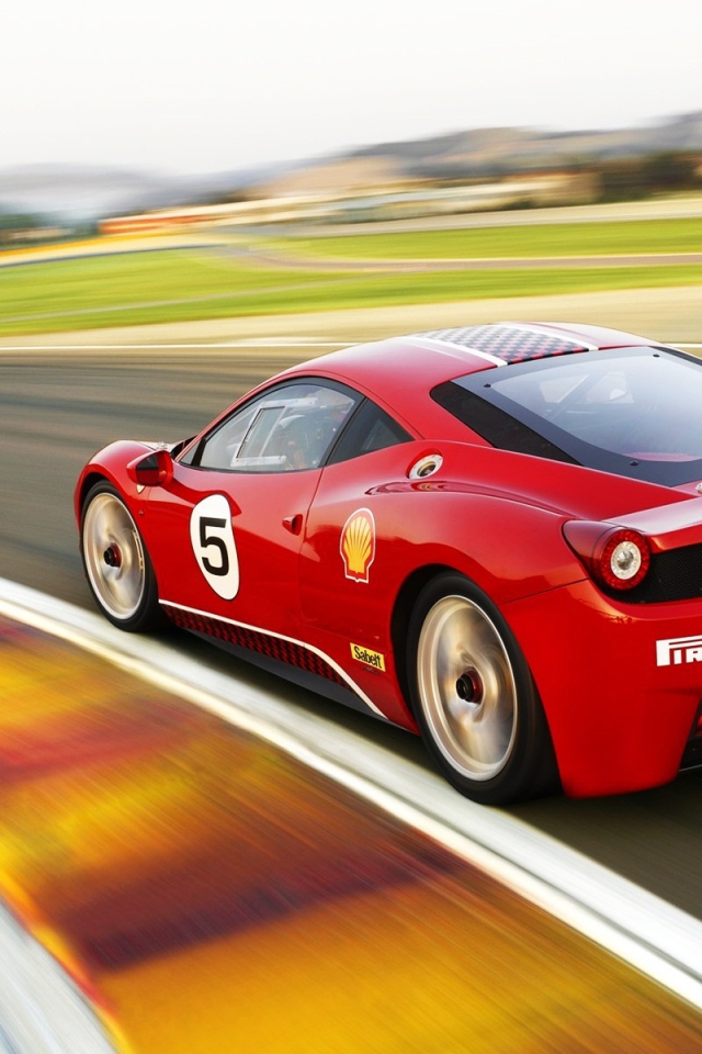 Красный Ferrari 458 Challenge